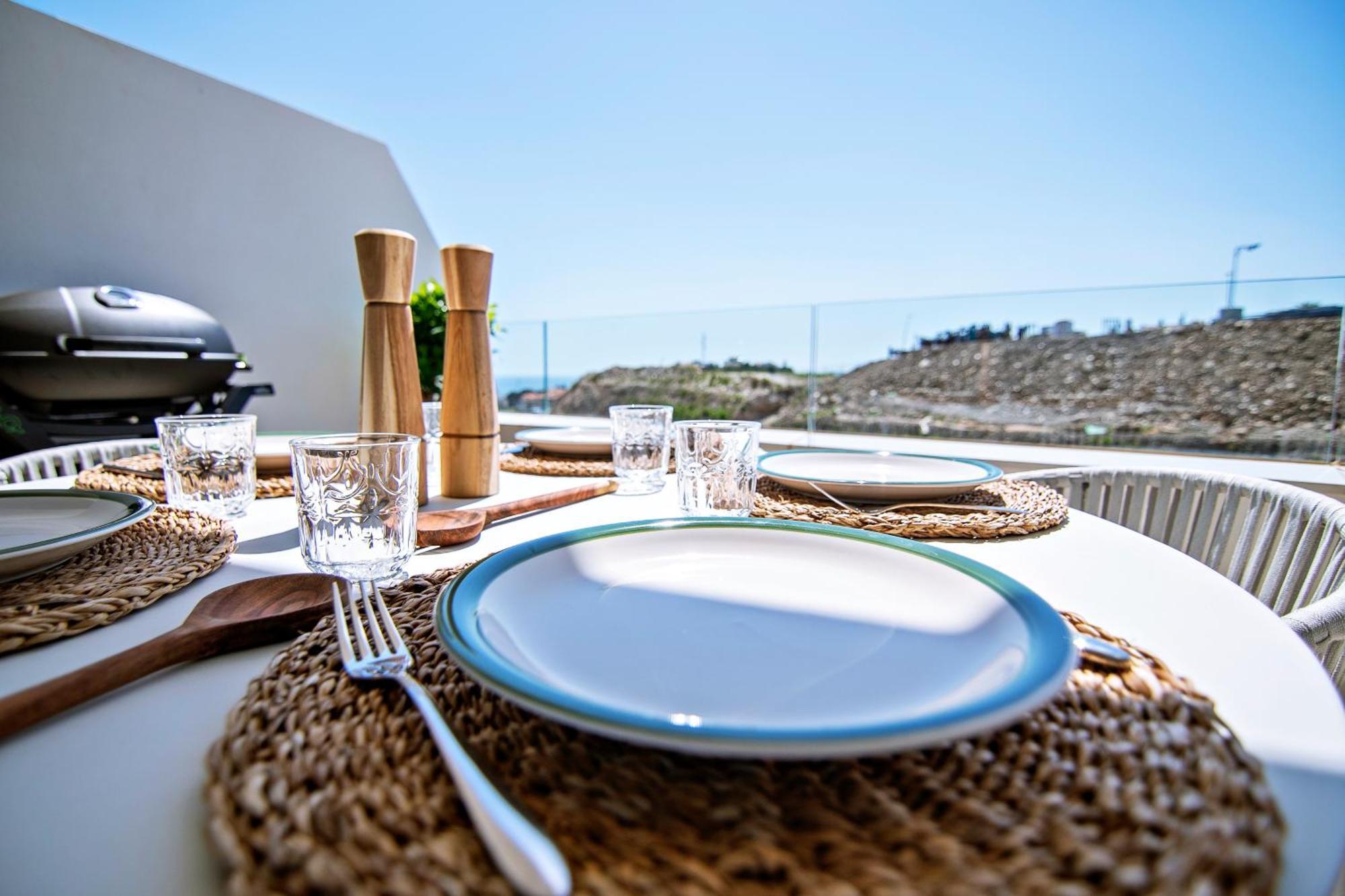 Mara's Higueron West - And Sport - Terrace With Afternoon Sun Apartment Fuengirola